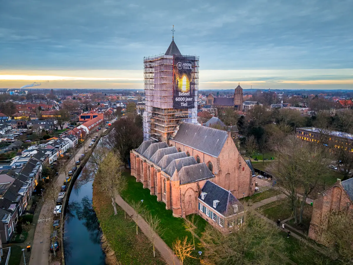 De Sint-Maartenskerk in Tiel tijdens ‘6000 jaar Tiel’